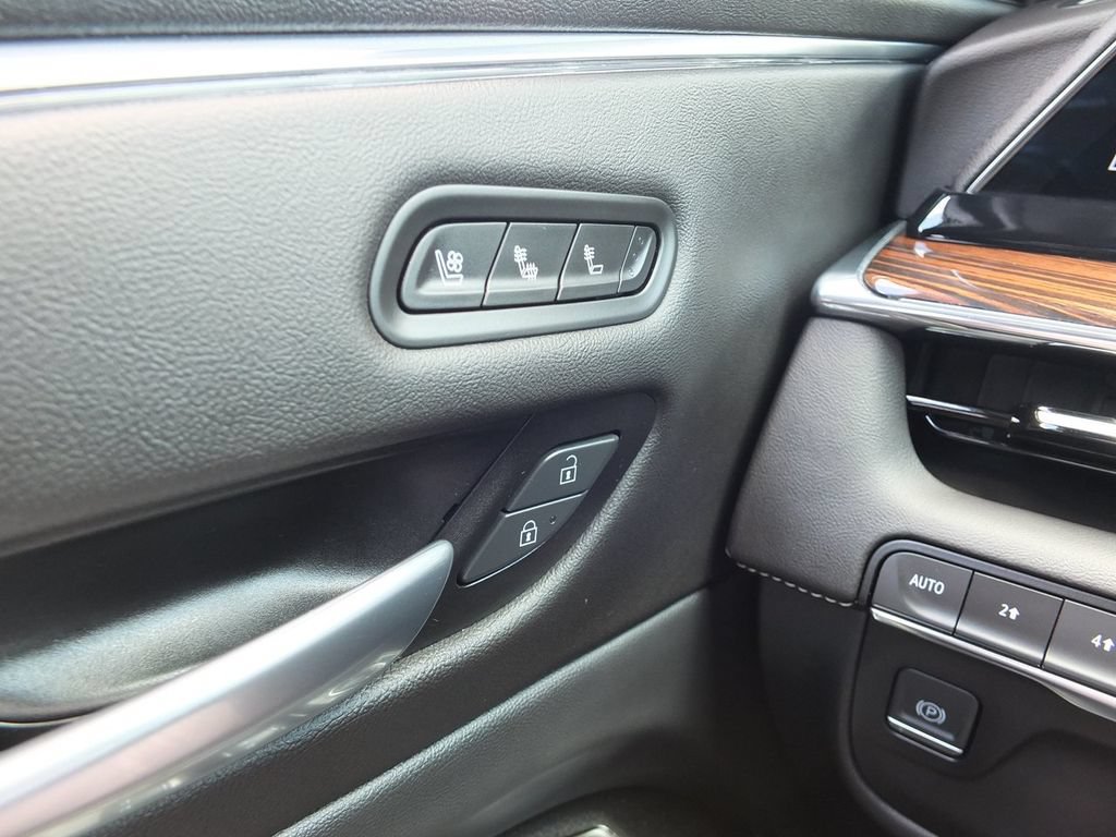 Used 2024 Cadillac Escalade Premium Luxury AWD/4WD image 41