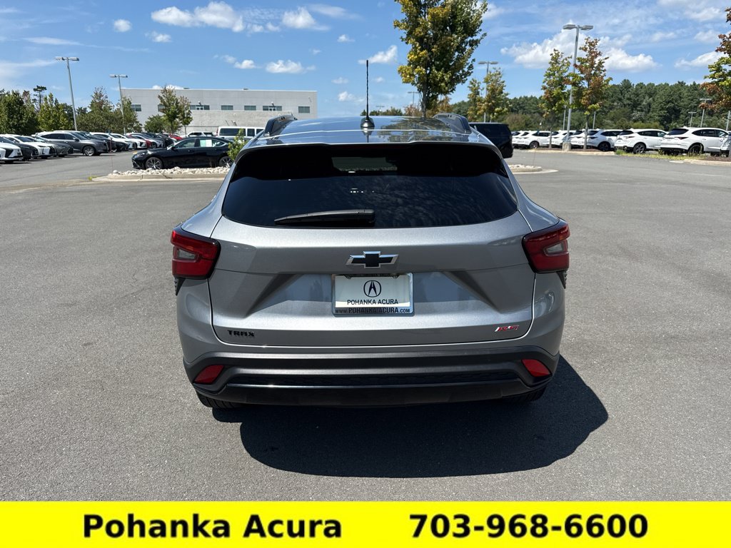 Used 2024 Chevrolet Trax RS w/ Sunroof Package FWD image 6