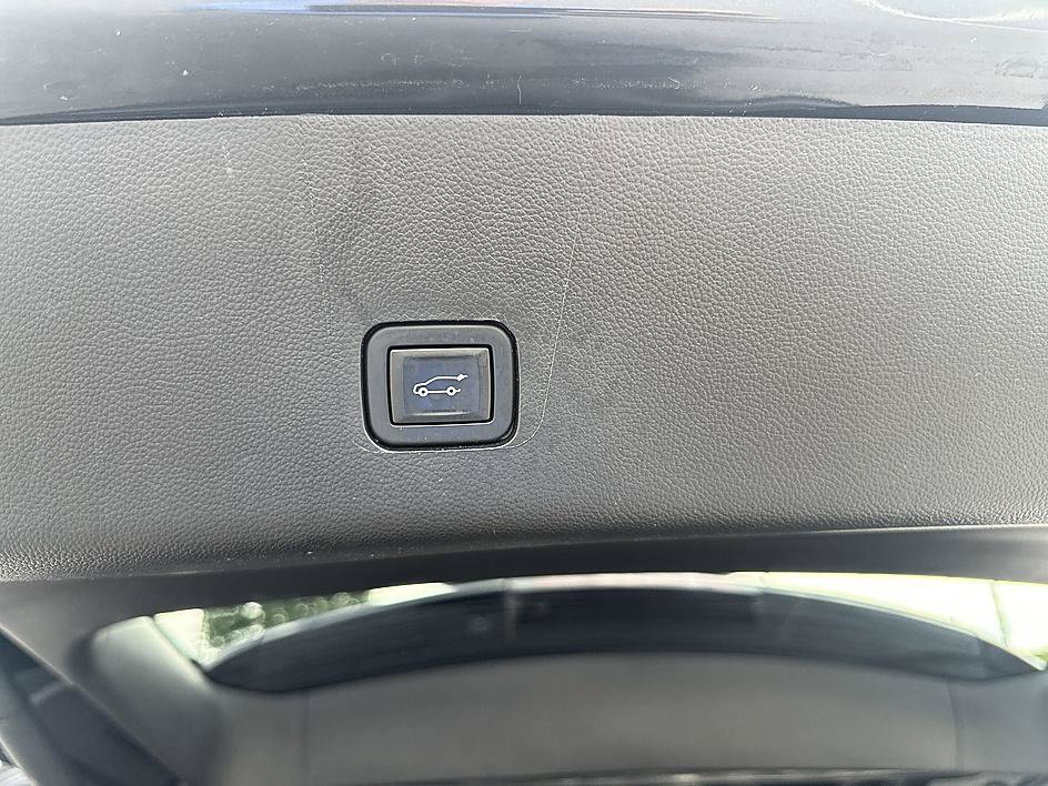 Used 2020 Chevrolet Traverse RS FWD image 16