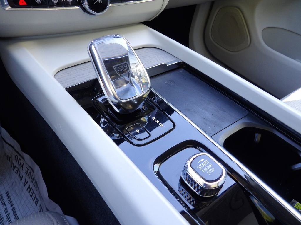 Certified 2022 Volvo XC60 B6 Inscription w/ Advanced Package image 23