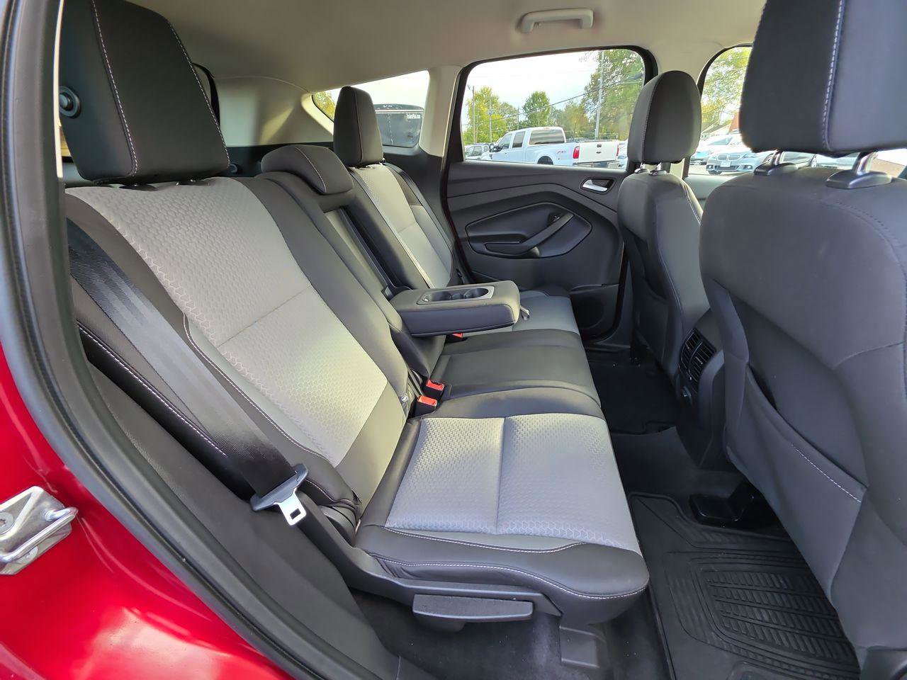 Used 2017 Ford Escape SE image 7