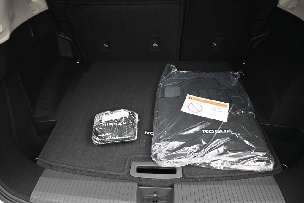 New 2026 Nissan Rogue Dark Armor FWD image 18
