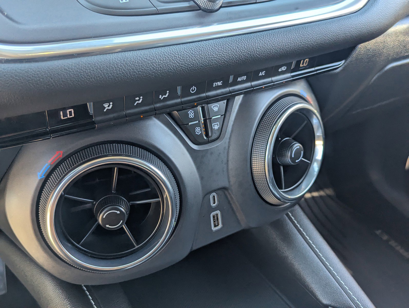 Used 2023 Chevrolet Blazer LT image 32