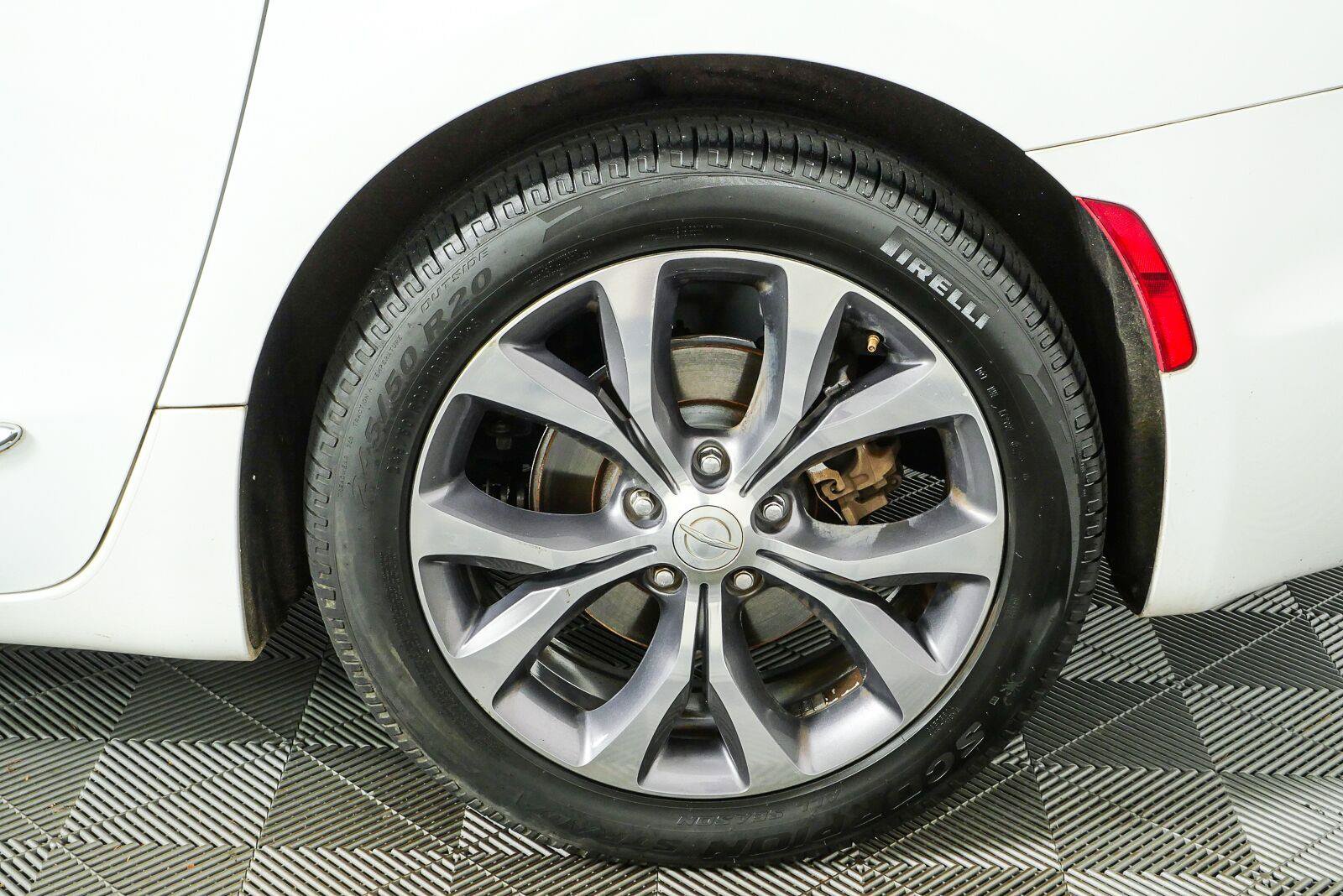 Used 2017 Chrysler Pacifica Limited FWD image 39