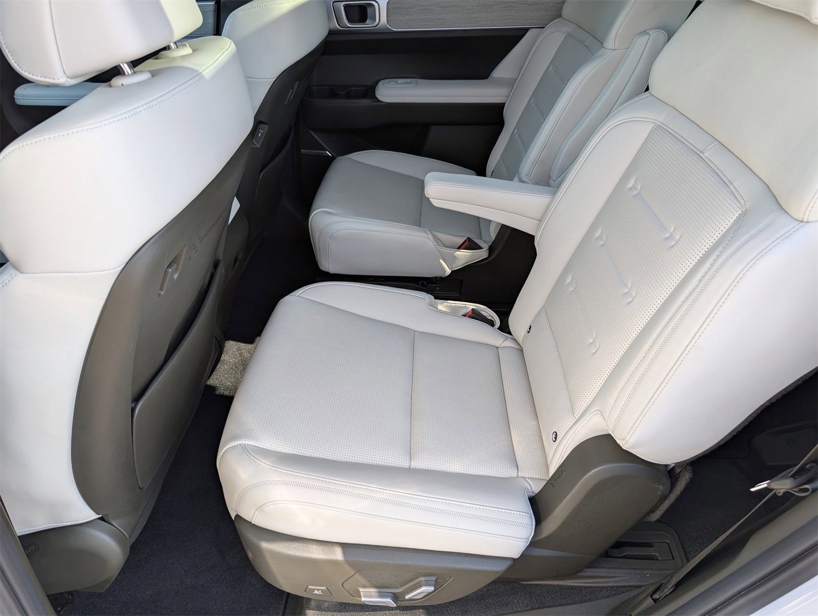 Used 2025 Hyundai Santa Fe Calligraphy image 10