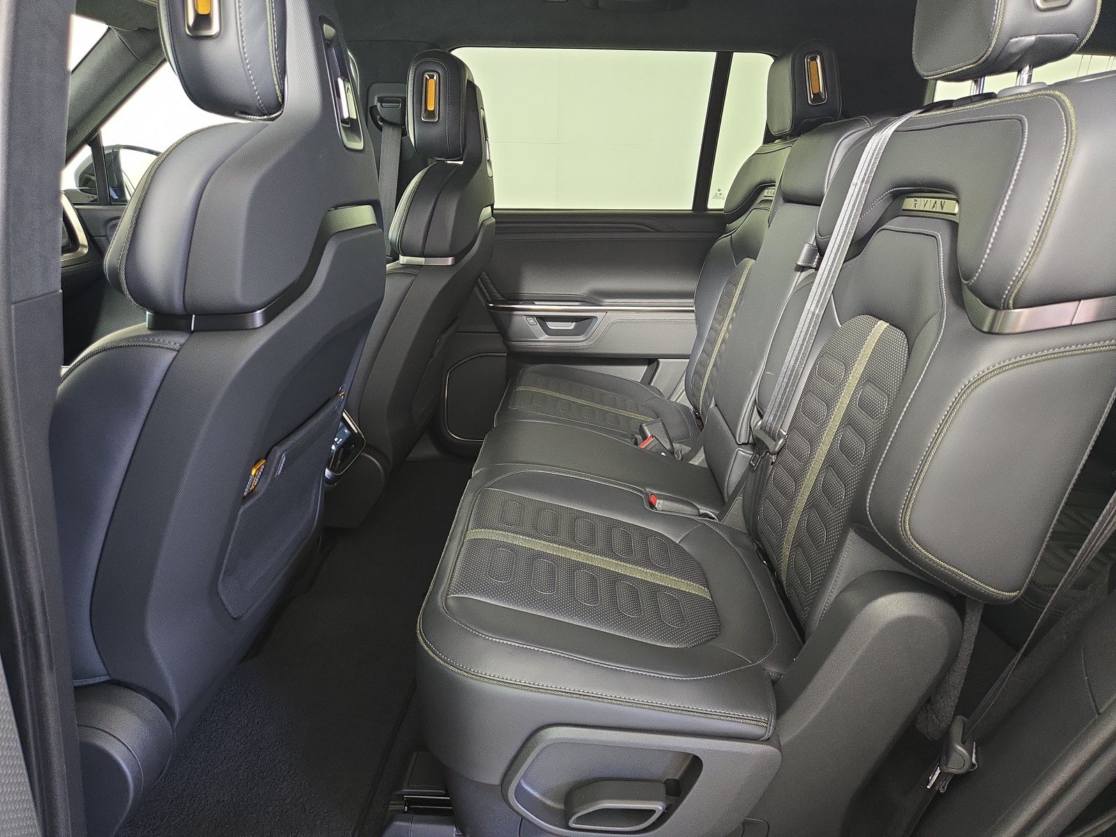 Used 2025 Rivian R1S Adventure AWD/4WD image 21