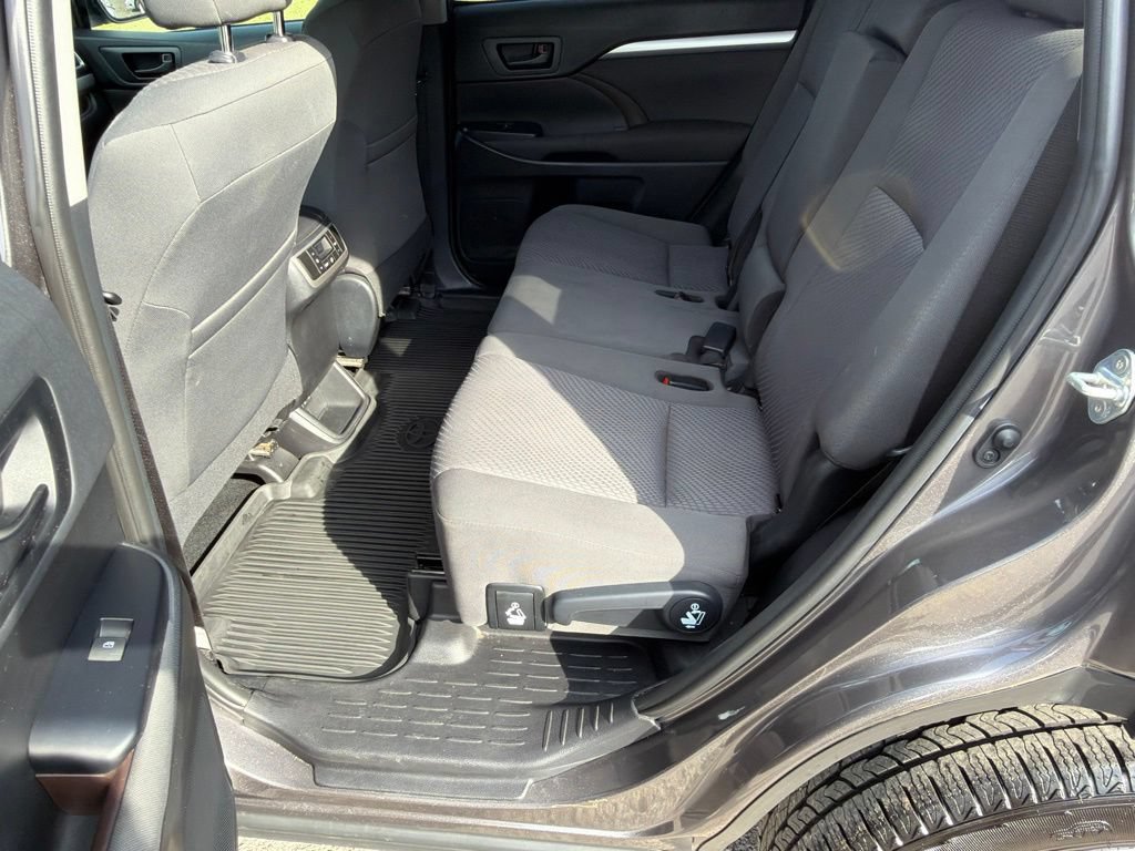 Used 2019 Toyota Highlander LE FWD image 25