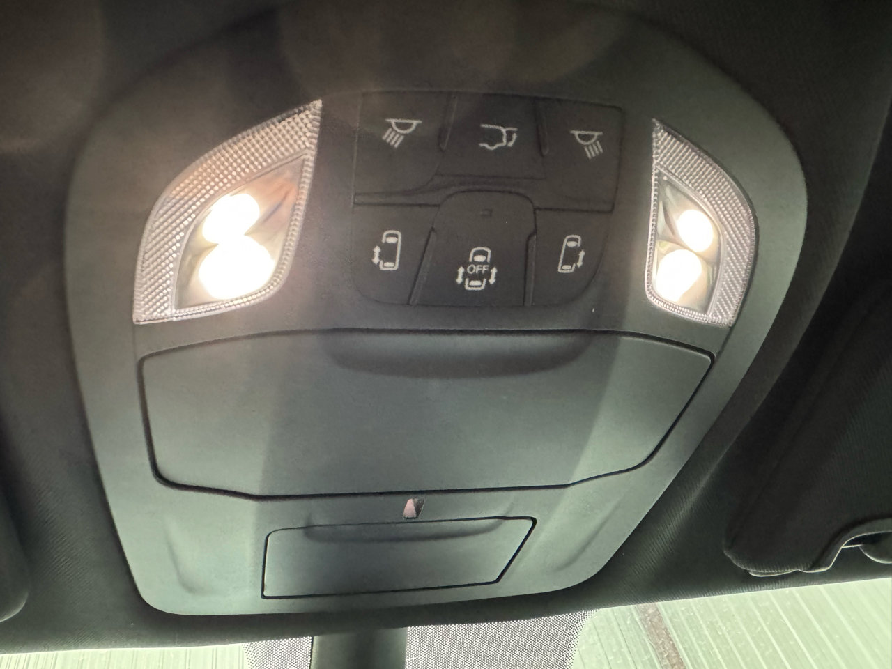 Used 2025 Chrysler Pacifica Select image 19