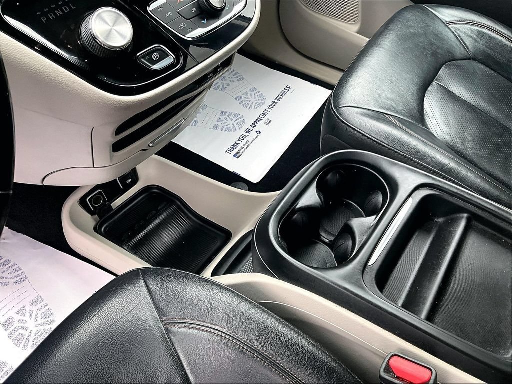 Used 2019 Chrysler Pacifica Touring-L w/ Advanced Safetytec Group FWD image 14