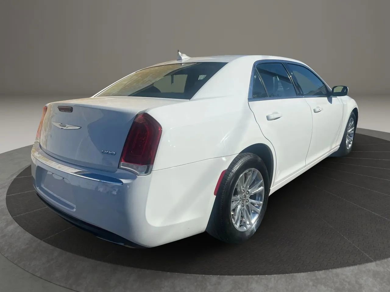 Used 2019 Chrysler 300 Touring L w/ Quick Order Package 22F image 5