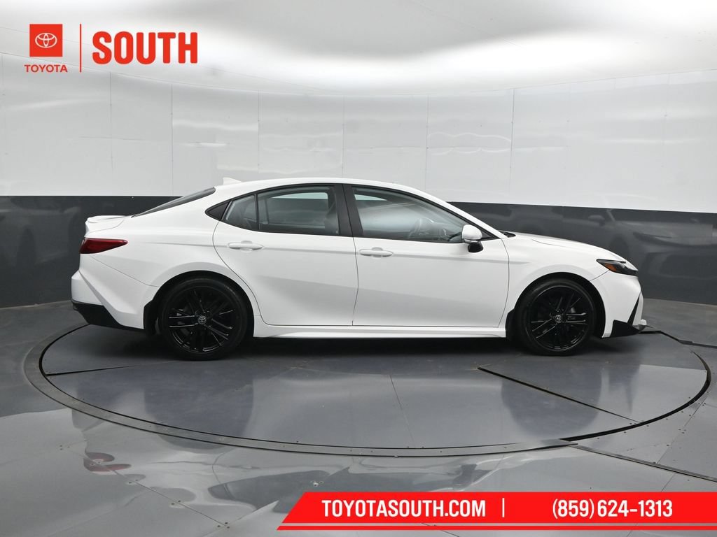 Used 2025 Toyota Camry SE w/ Convenience Package FWD image 3