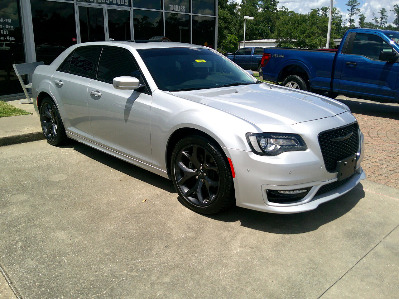 Used 2023 Chrysler 300 Touring L w/ Popular Equipment Group image 5