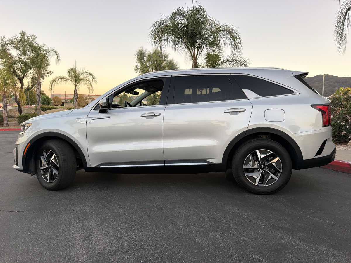 Used 2022 Kia Sorento S FWD image 8