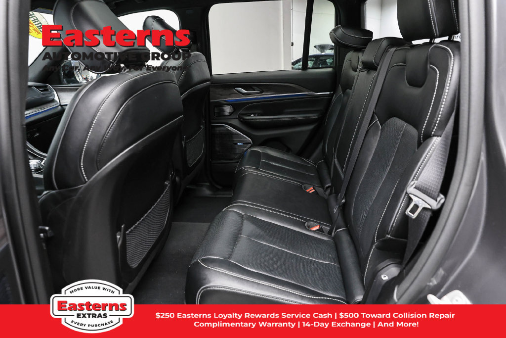 Used 2023 Jeep Grand Cherokee Overland AWD/4WD image 23