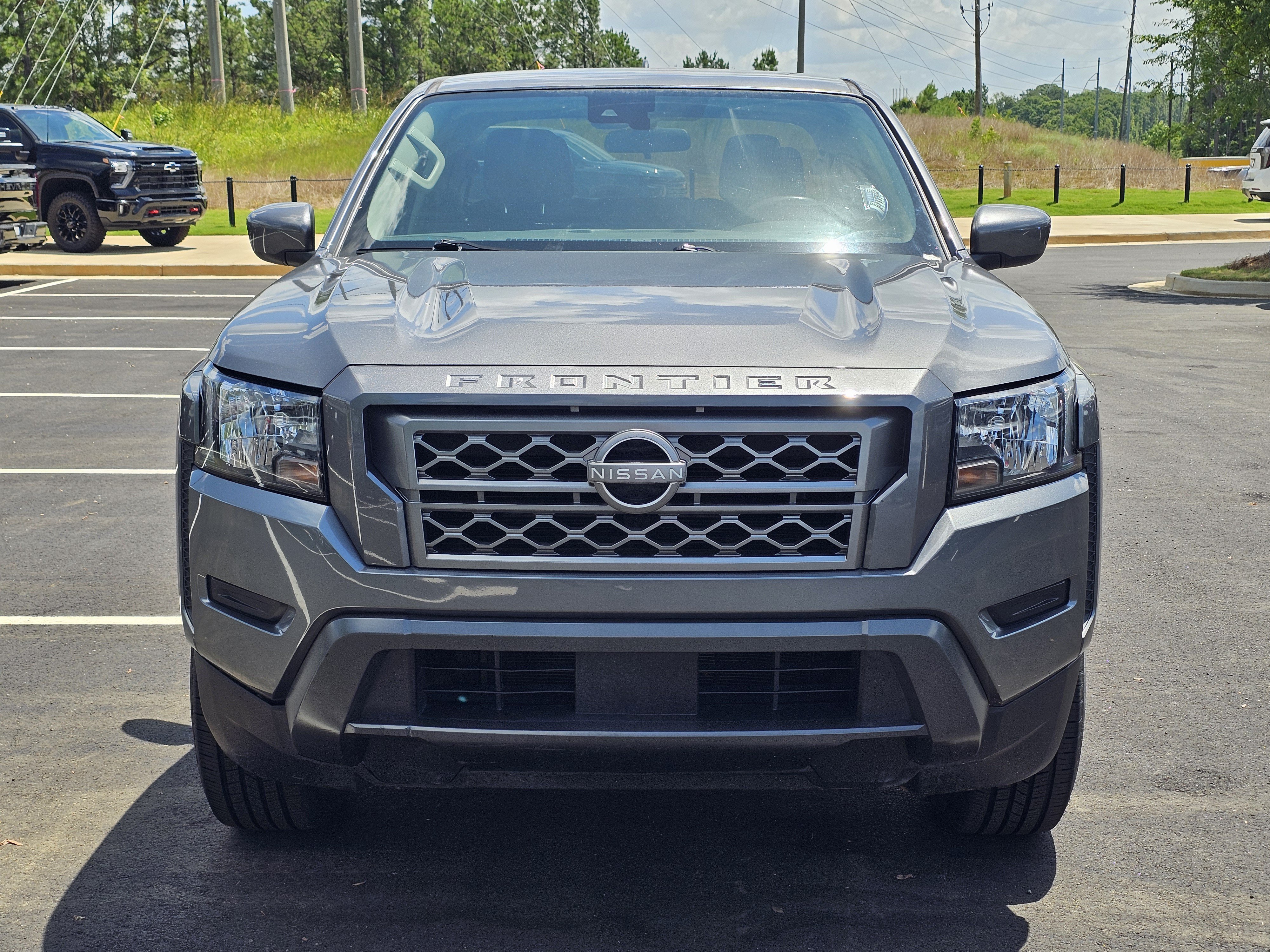 Used 2024 Nissan Frontier SV RWD image 3