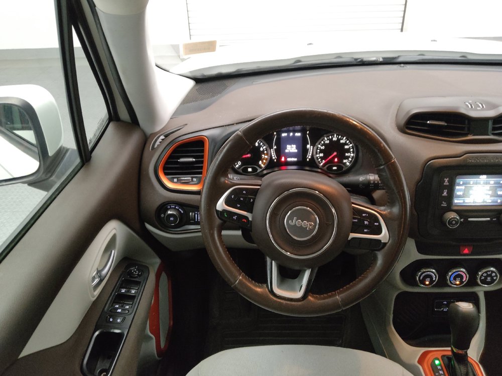 Used 2017 Jeep Renegade Latitude FWD image 22