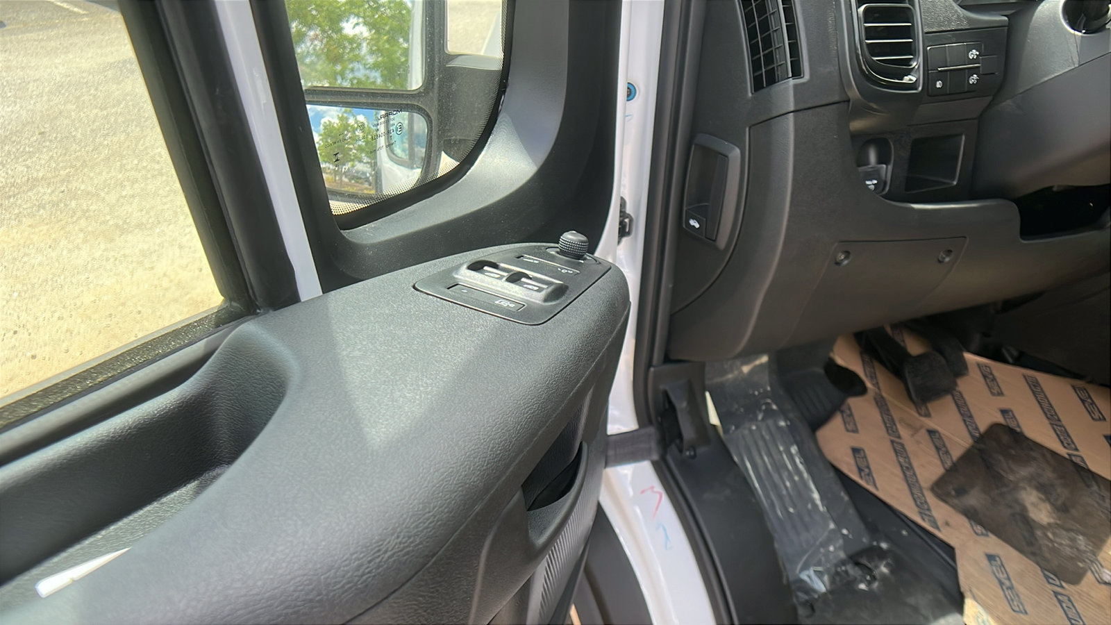 New 2025 RAM ProMaster 2500 w/ Safety Group FWD image 16