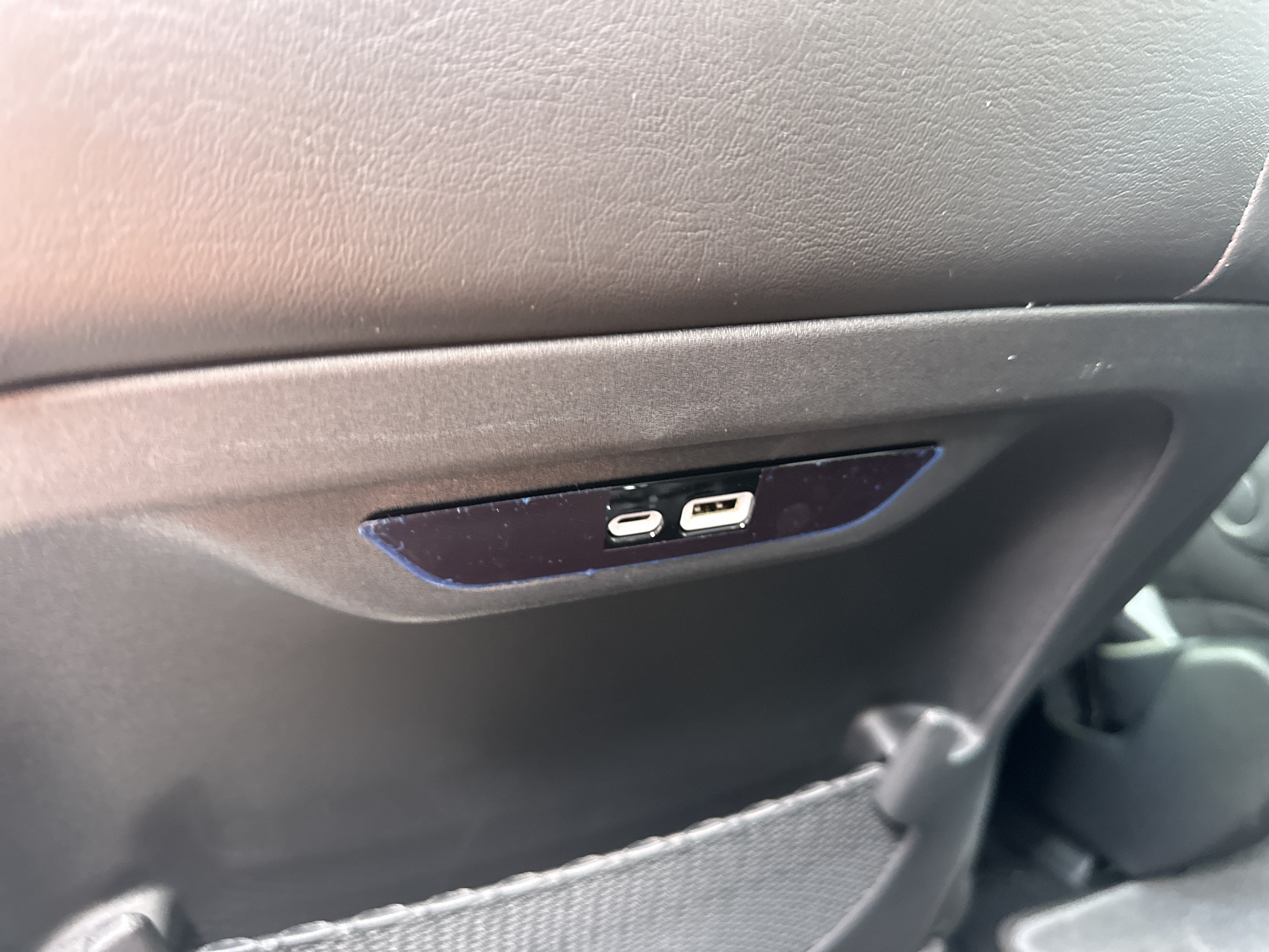New 2027 Chrysler Pacifica Limited w/ Family Tech Group FWD image 30