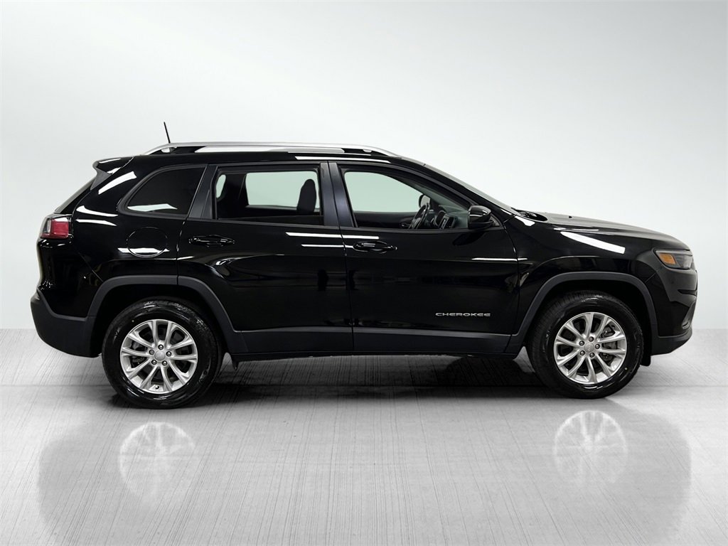 Used 2020 Jeep Cherokee Latitude w/ Cold Weather Group image 4