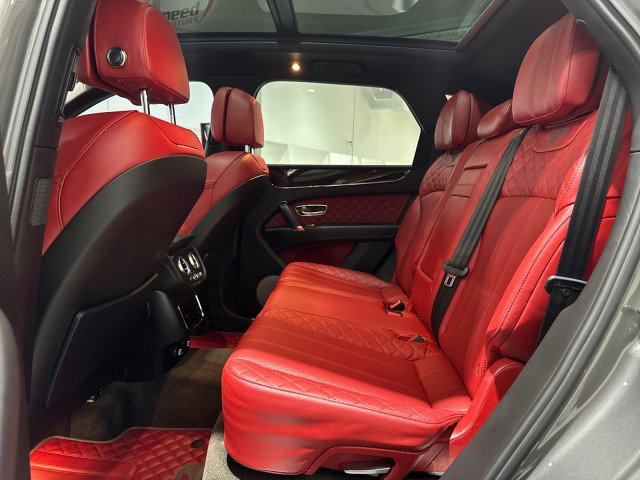 Used 2017 Bentley Bentayga image 55