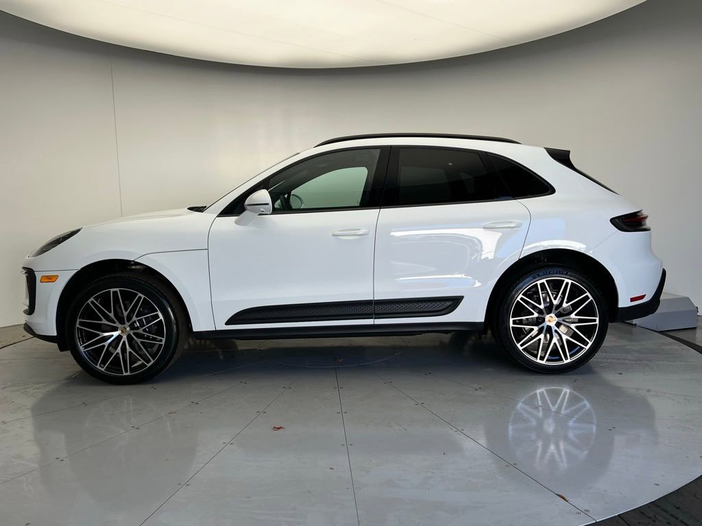 Certified 2026 Porsche Macan AWD/4WD image 2