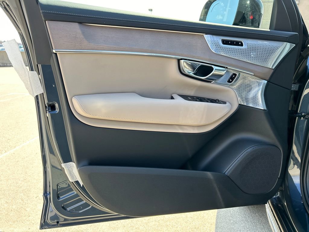 New 2026 Volvo XC90 T8 Ultra w/ Protection Package Premier AWD/4WD image 9
