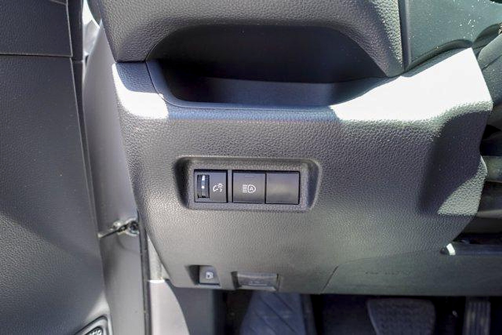 Used 2023 Toyota RAV4 LE AWD/4WD image 14