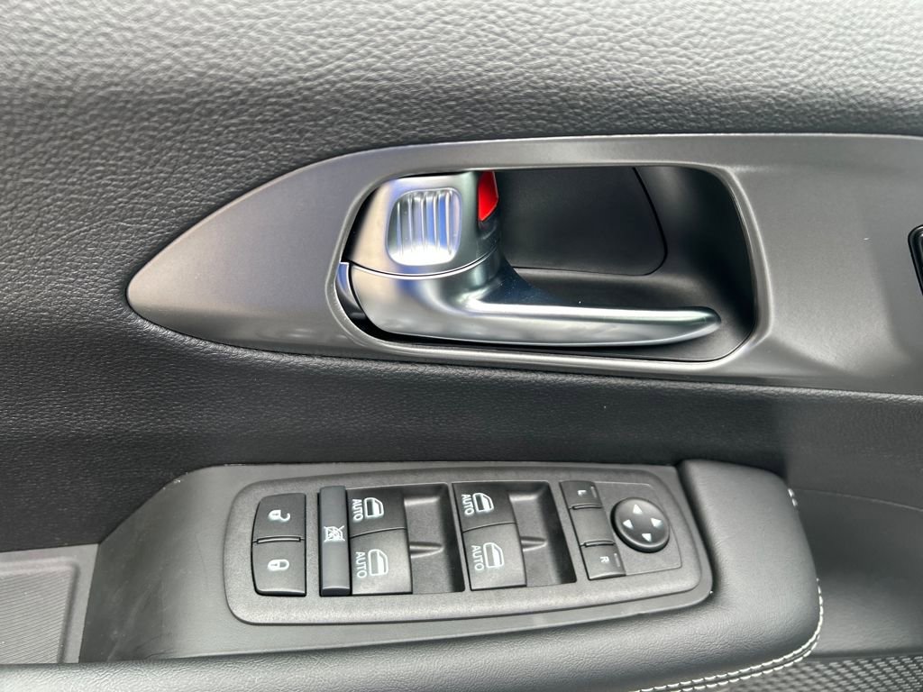 New 2026 Chrysler Pacifica Select image 12