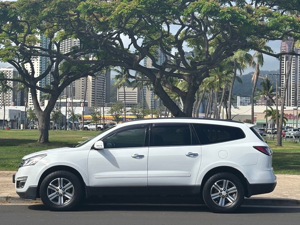 Used 2017 Chevrolet Traverse LT FWD image 2
