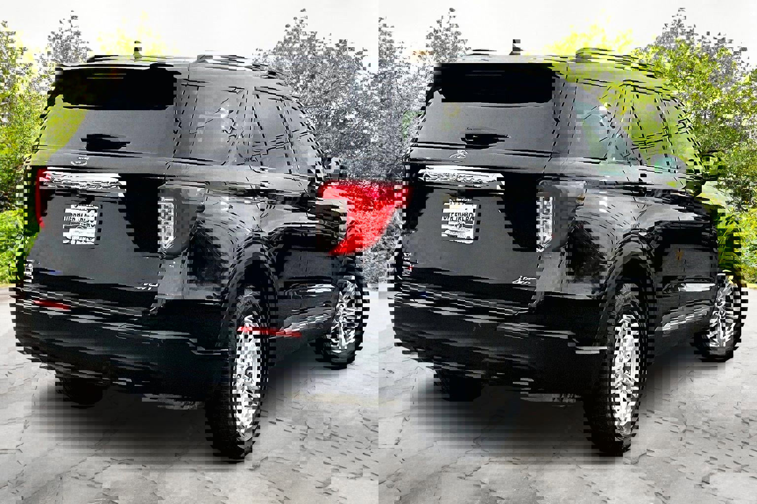 Used 2024 Ford Explorer XLT image 13