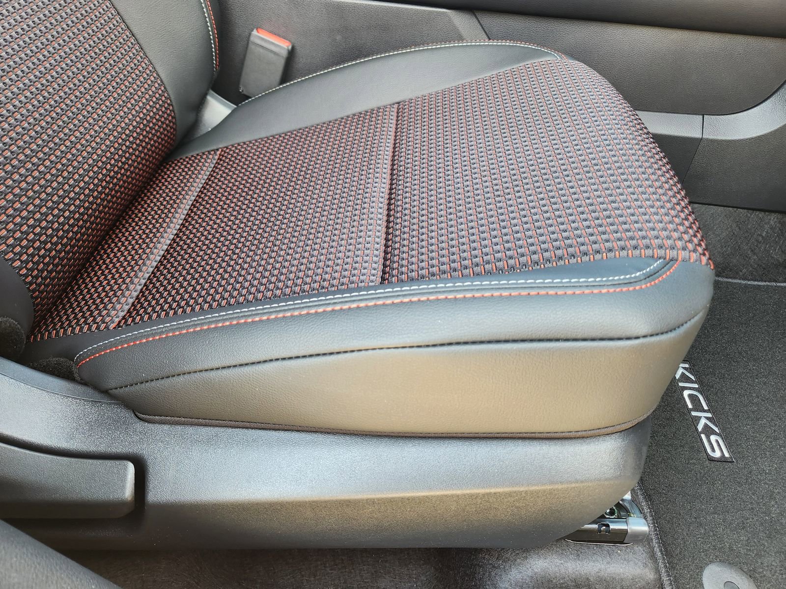 New 2026 Nissan Kicks SR image 21