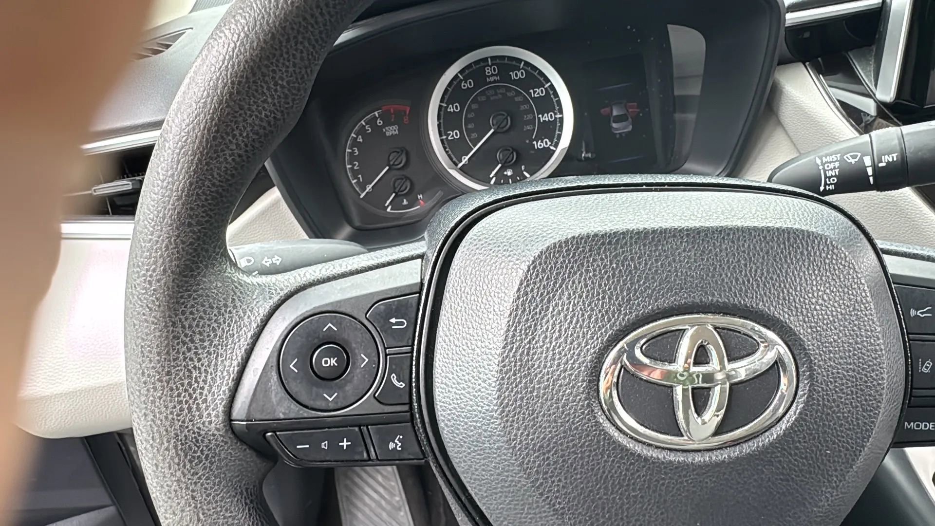 Used 2020 Toyota Corolla LE image 8