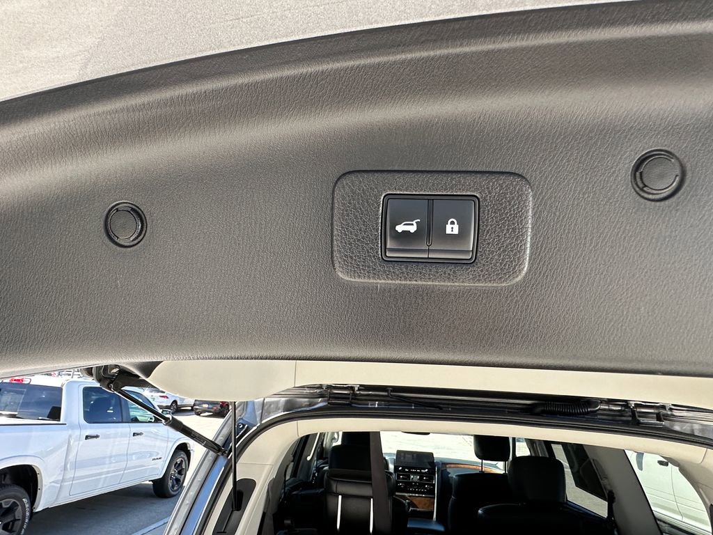 Used 2024 Nissan Armada SL w/ Captain's Chairs Package image 25