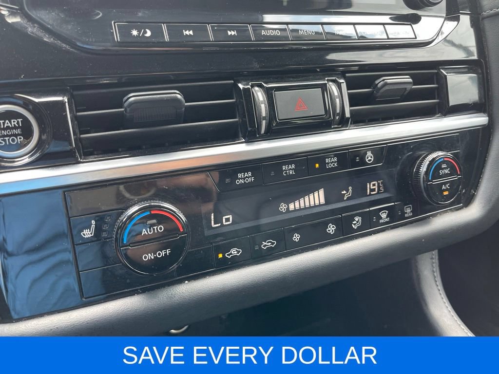 Used 2024 Nissan Pathfinder SL FWD image 11