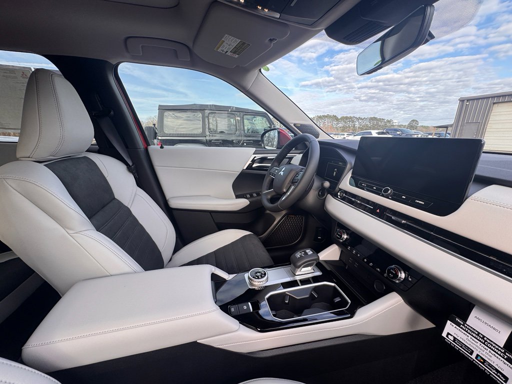 New 2026 Mitsubishi Outlander LE image 7