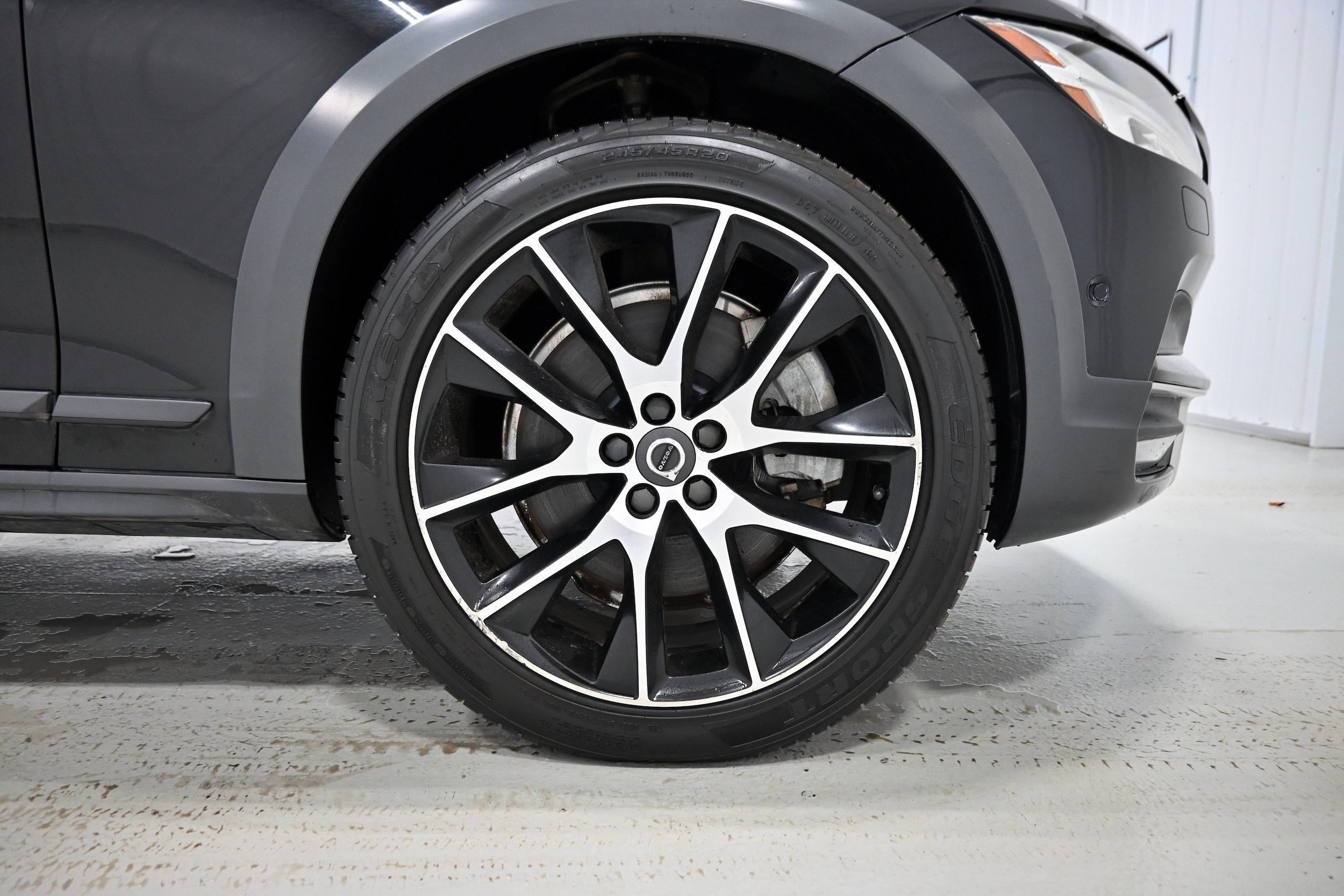 Used 2018 Volvo V90 T6 Cross Country w/ Convenience Package AWD/4WD image 38
