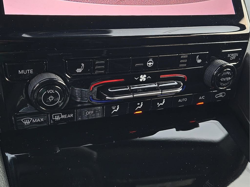 Used 2025 Jeep Grand Cherokee L Limited w/ Black Appearance Package image 16