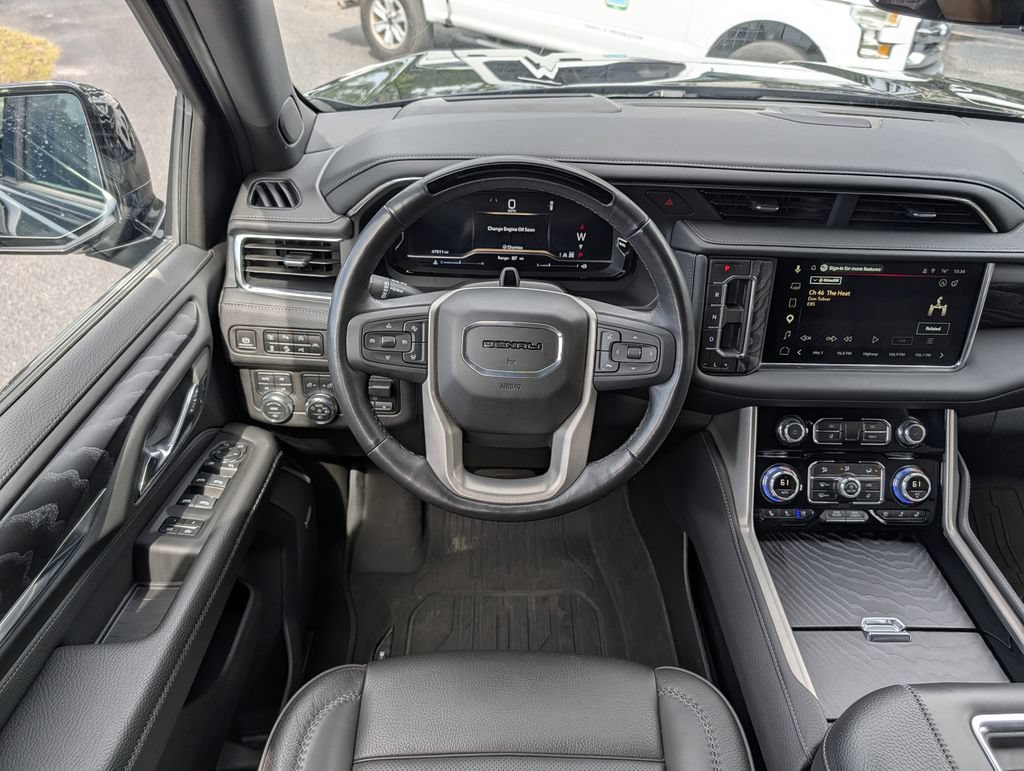 Used 2023 GMC Yukon Denali w/ Advanced Technology Package AWD/4WD image 15