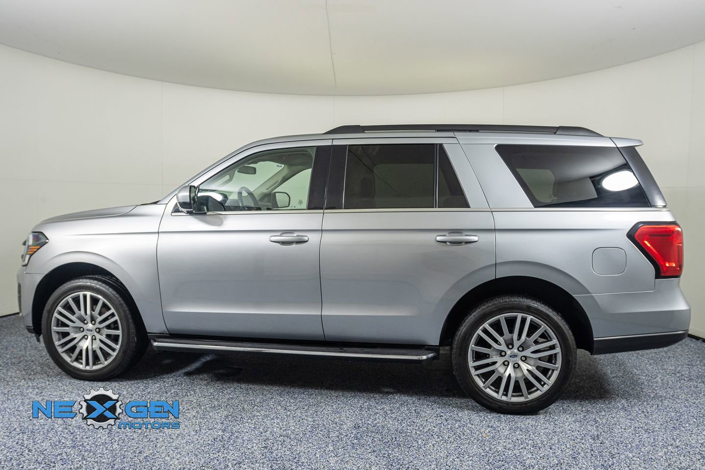 Used 2024 Ford Expedition XLT image 4