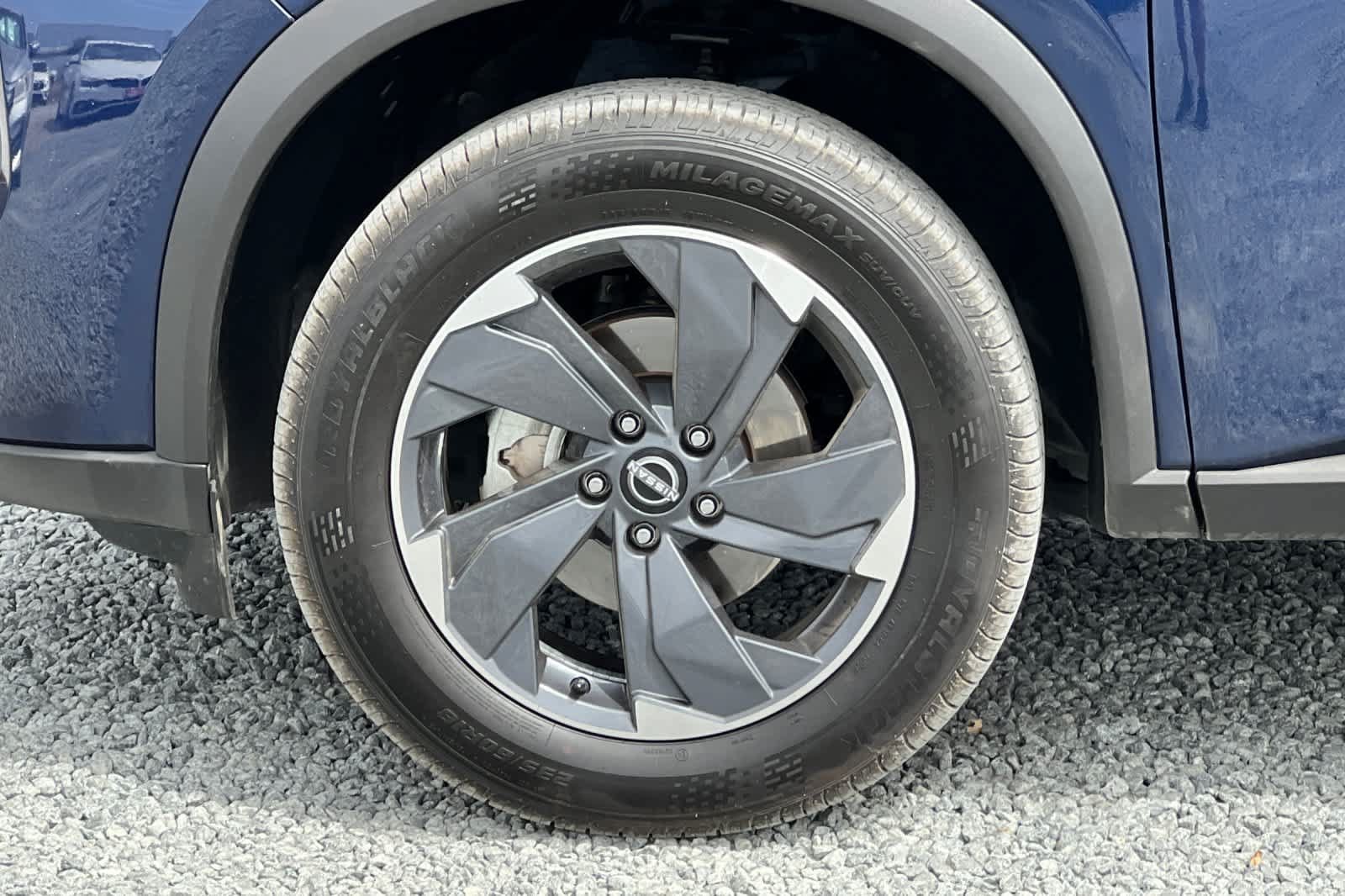 Used 2025 Nissan Rogue SV FWD image 12