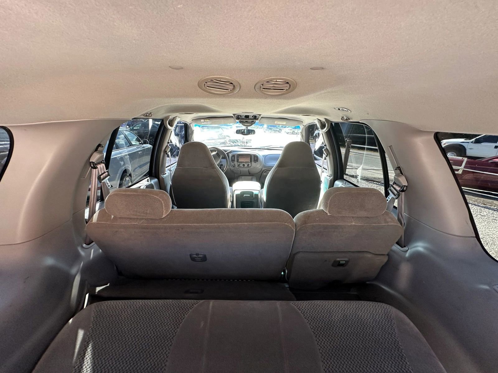 Used 2002 Ford Expedition XLT image 9