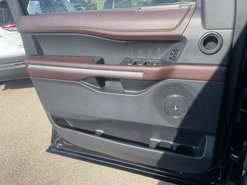 Used 2023 Ford Expedition Limited image 60