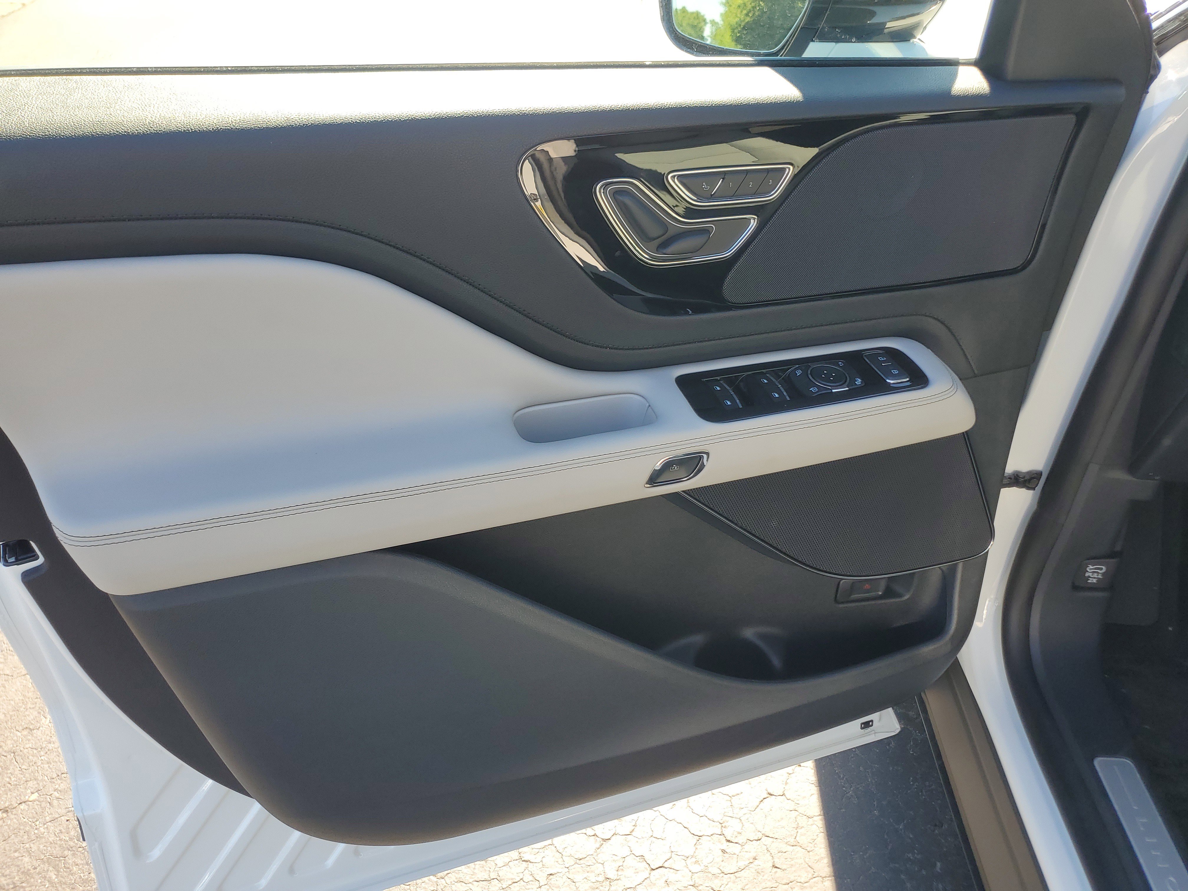 New 2026 Lincoln Aviator AWD image 8