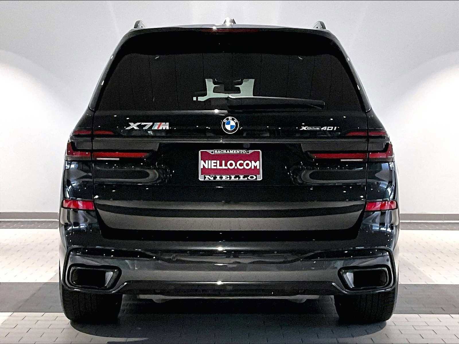 Used 2024 BMW X7 xDrive40i w/ M Sport Package image 9