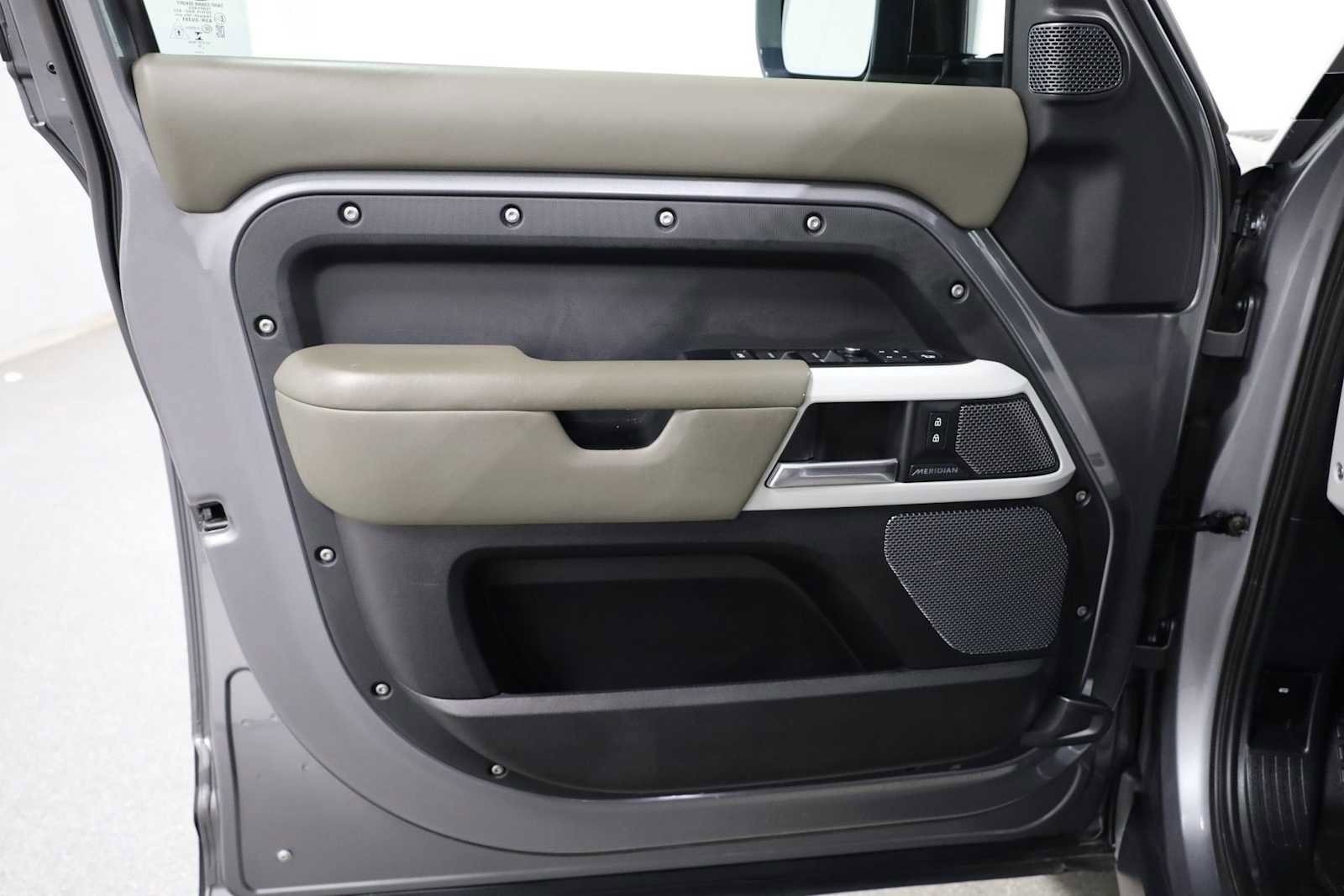 Used 2020 Land Rover Defender 110 SE image 16