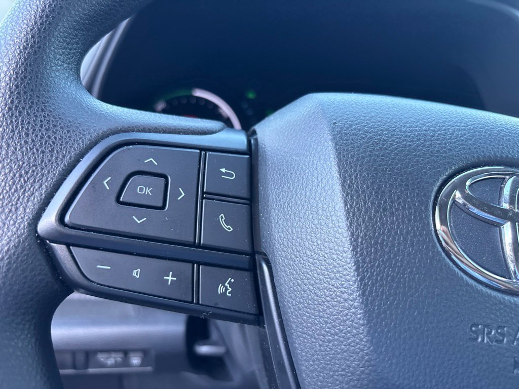 Used 2026 Toyota Sienna LE FWD image 21