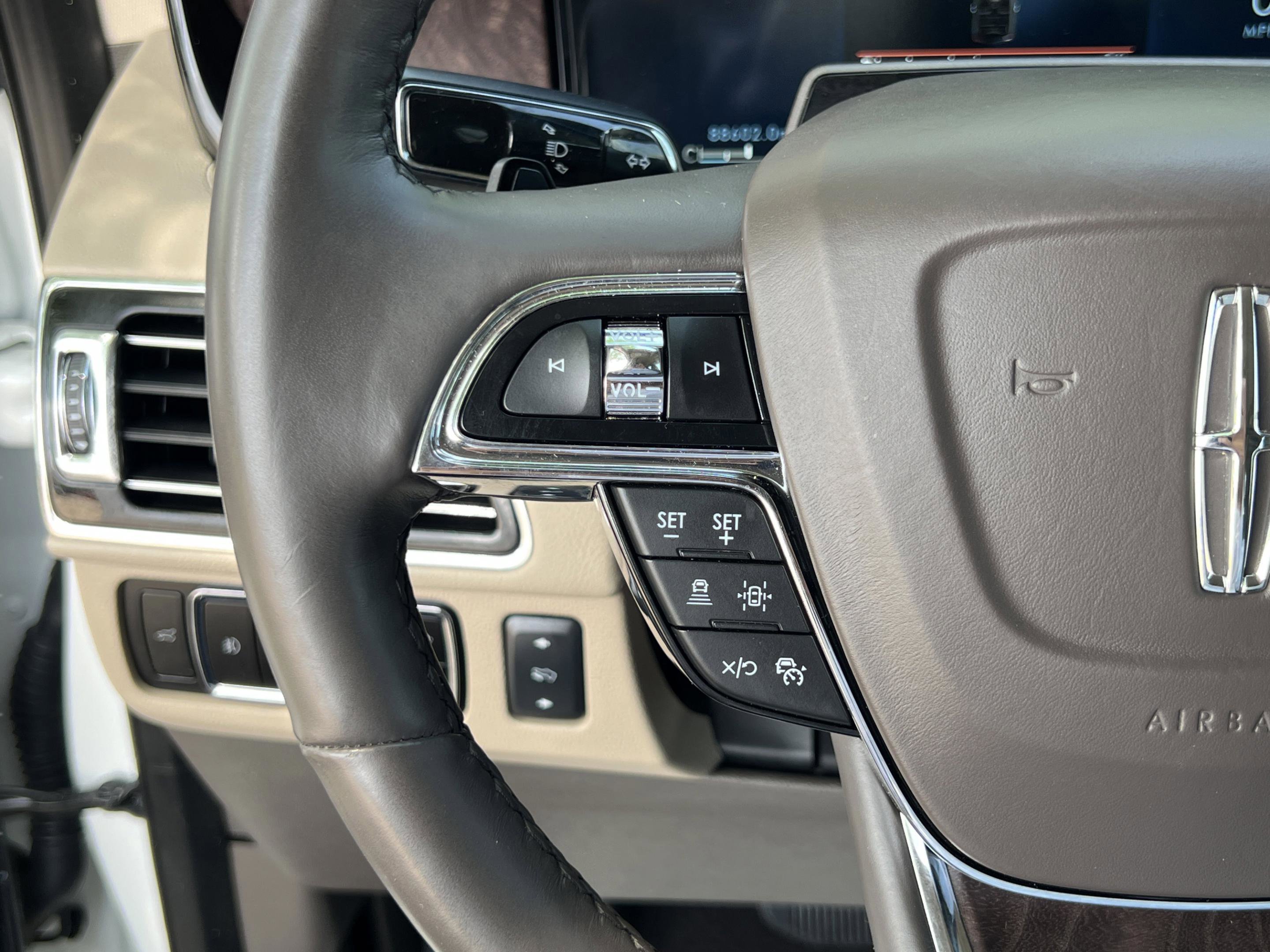 Used 2023 Lincoln Navigator L Reserve AWD/4WD image 11