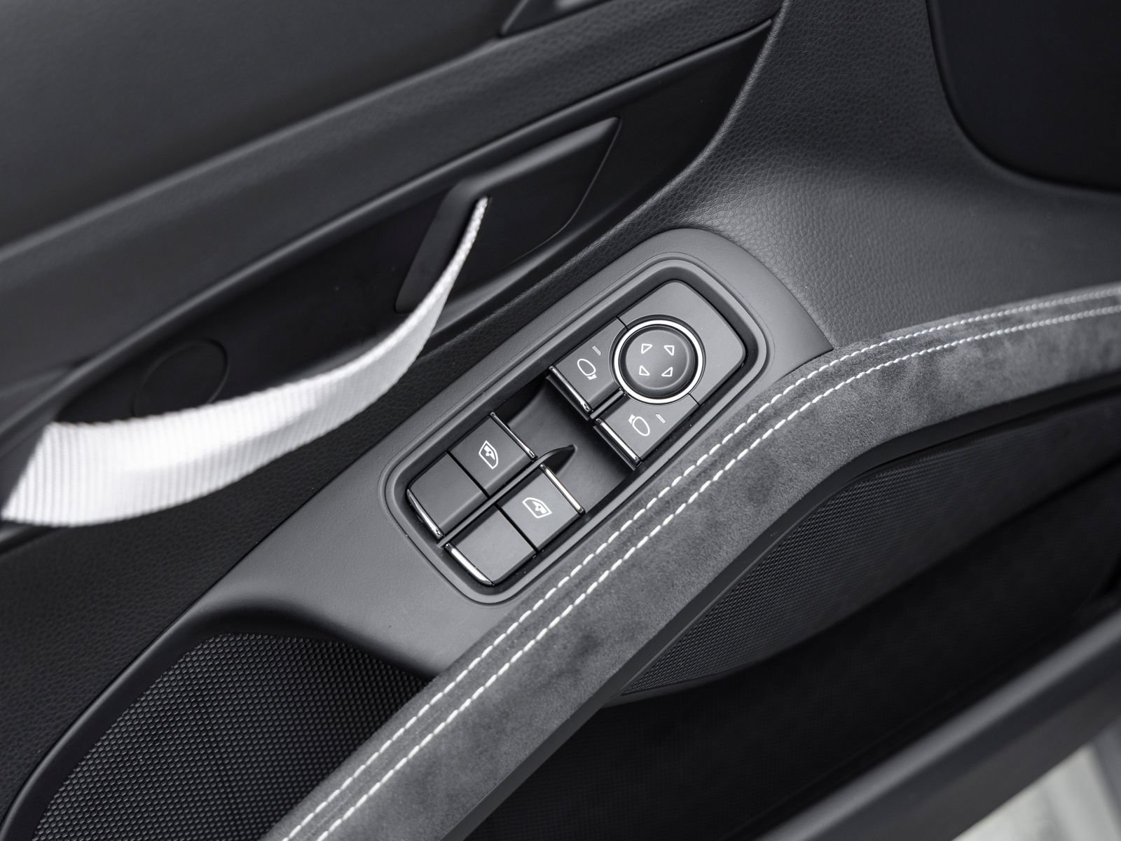 Certified 2020 Porsche 718 Cayman GT4 RWD image 33