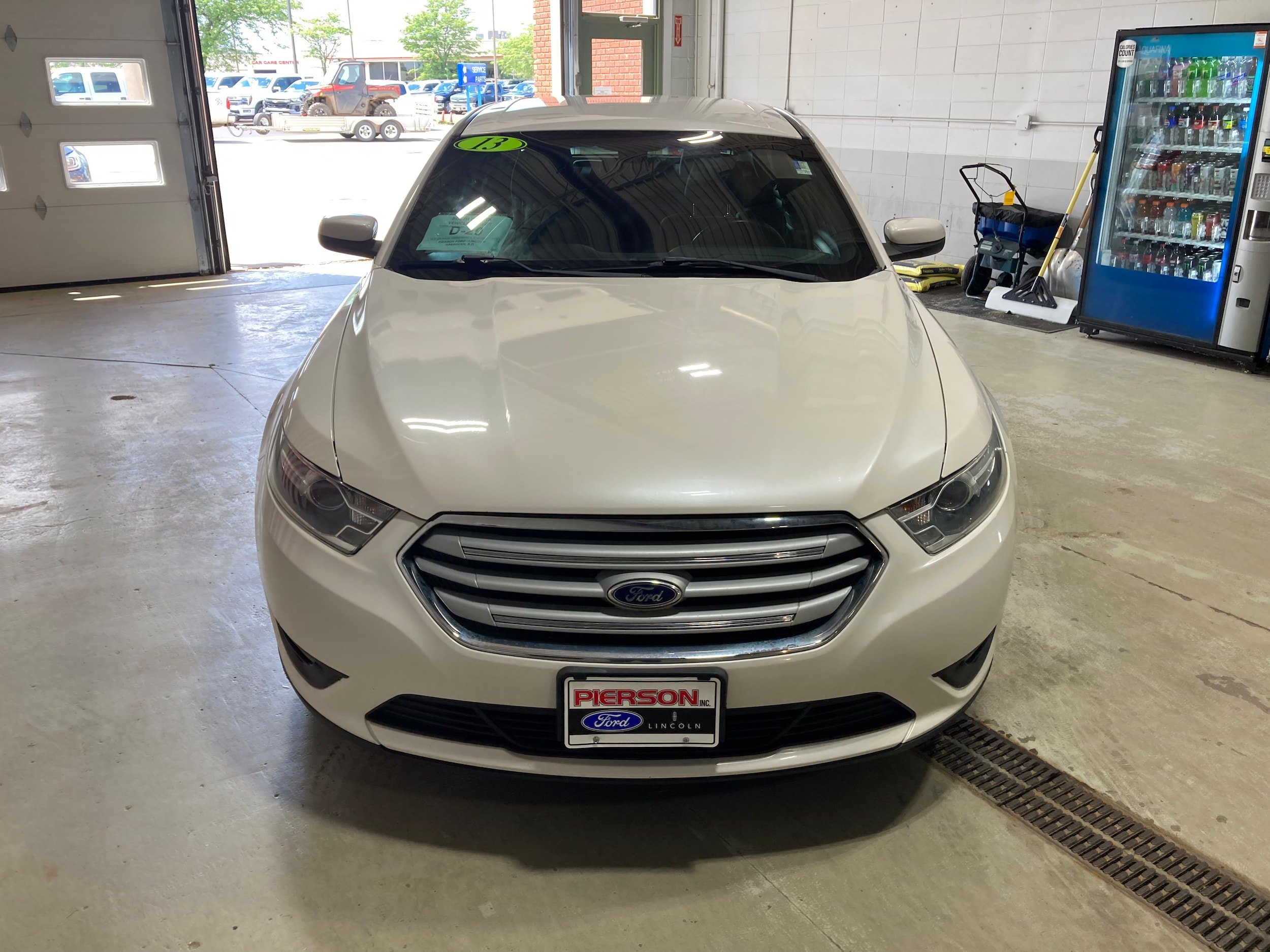 Used 2013 Ford Taurus SEL FWD image 2