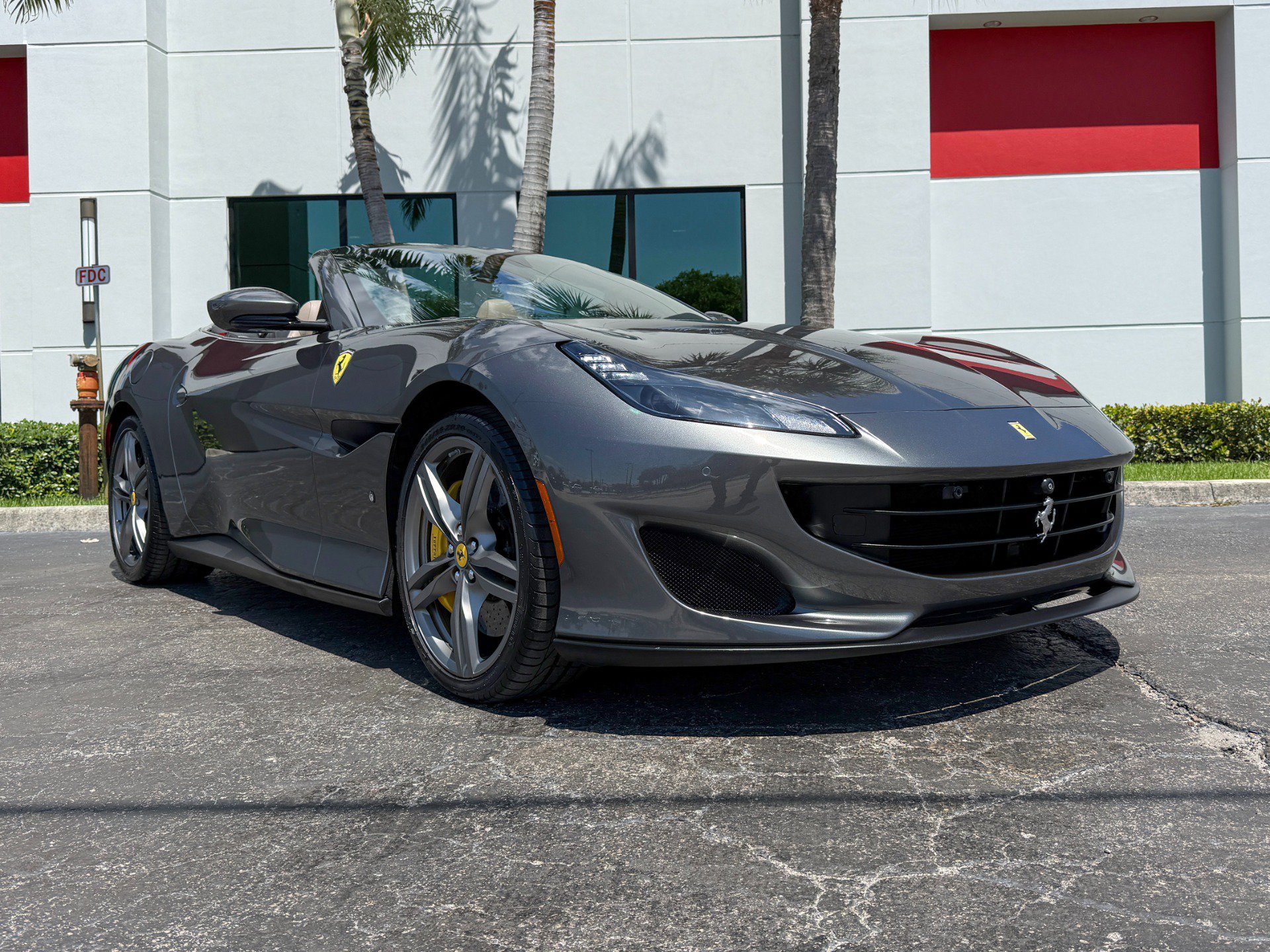 Used 2019 Ferrari Portofino RWD image 8